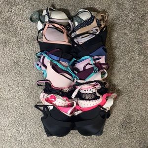 Lot of 22 Victoria Secret Bras - size 32D